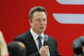 马斯克推迟了特斯拉年度股东大会
