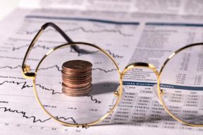 8月英国就业人数增加创纪录，且英国央行将在明年加息