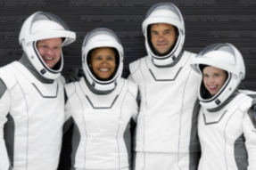 SpaceX发射太空船，此次飞行的机组成员全部由非专业人士构成