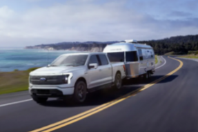 福特汽车F-150Lightning续航里程略高于RivianR1T
